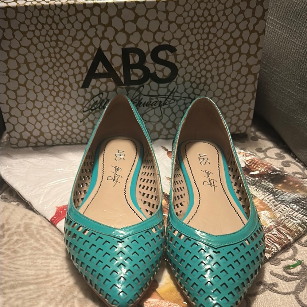 Women's Turquoise Flats